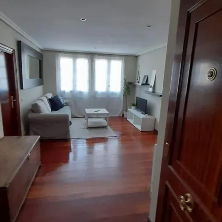 Piso 2, En Piedrasblancas A 5 Min, 1,5 Kilometros De La Playa De Salinas Holiday home