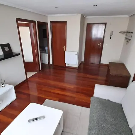 Tatil Evi Piso 2, En Piedrasblancas A 5 Min, 1,5 Kilometros De La Playa De Salinas Piedras Blancas
