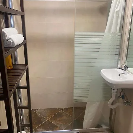 Piso 2, En Piedrasblancas A 5 Min, 1,5 Kilometros De La Playa De Salinas *